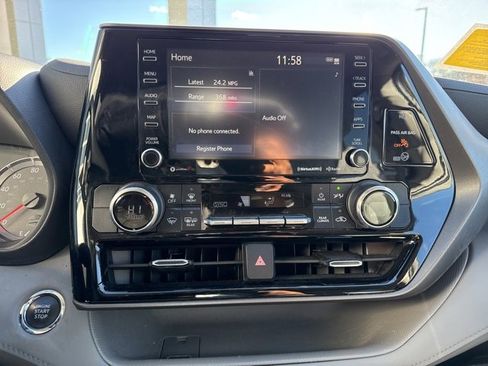 Used 2022 Toyota Highlander LE image 15