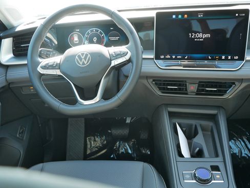 New 2025 Volkswagen Tiguan SE AWD/4WD image 8