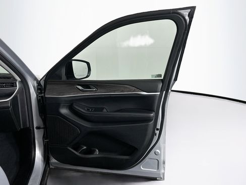 Used 2023 Jeep Grand Cherokee L Limited w/ Luxury Tech Group II image 34