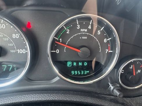 Used 2017 Jeep Wrangler Unlimited Sahara w/ Connectivity Group AWD/4WD image 14