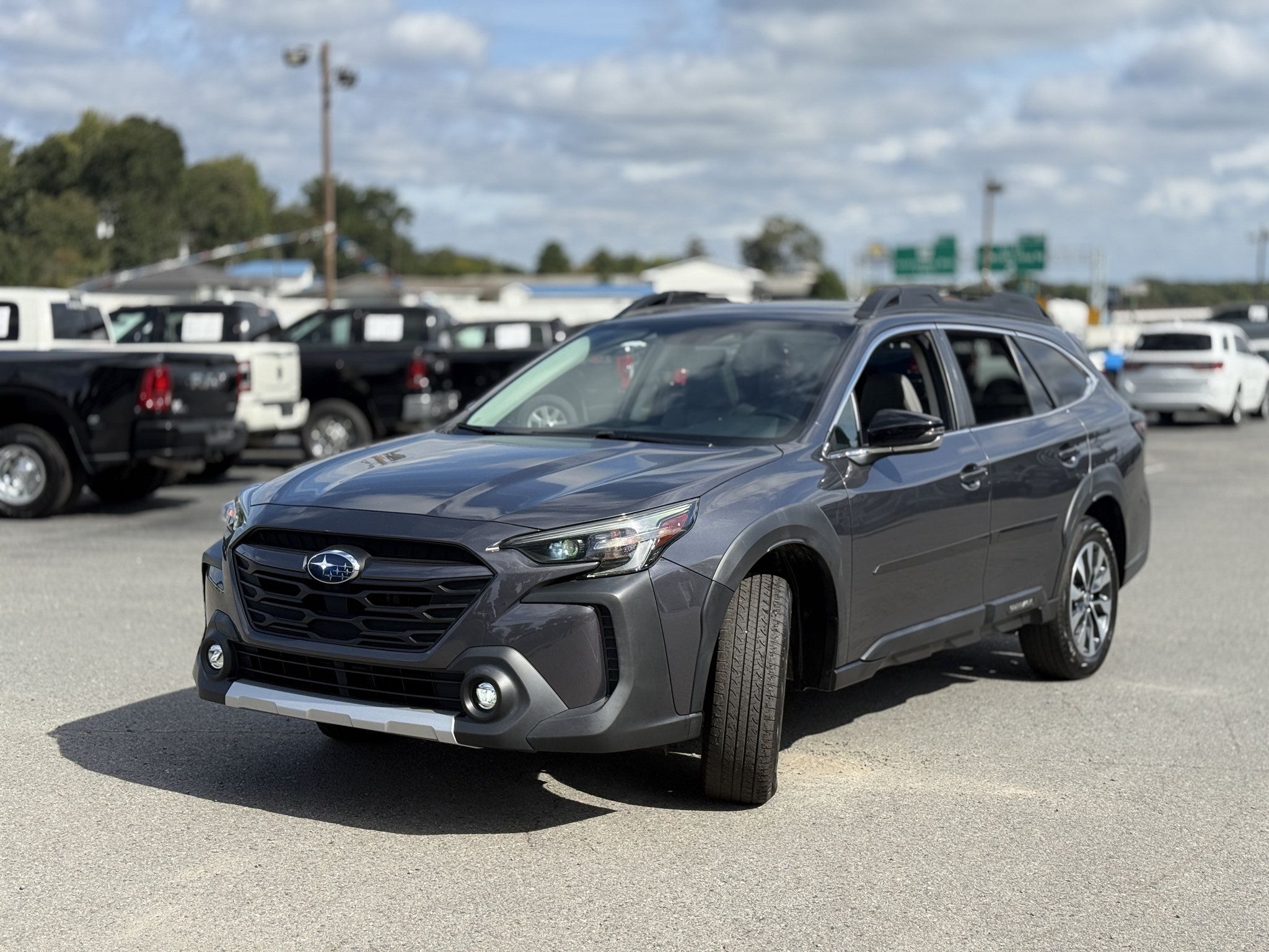 Used 2023 Subaru Outback Limited AWD/4WD image 3