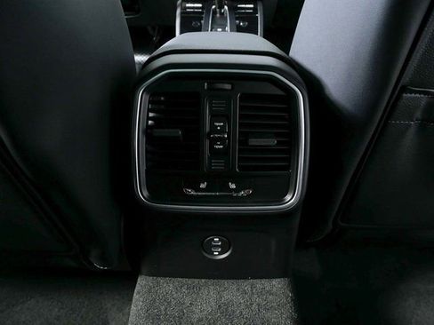 Used 2026 Porsche Macan AWD/4WD image 19