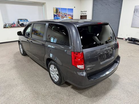 Used 2019 Dodge Grand Caravan SE w/ Rear Park Assist Package FWD image 17