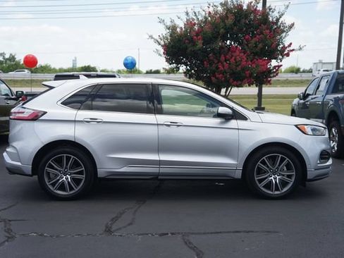 Used 2019 Ford Edge Titanium w/ Equipment Group 301A FWD image 5
