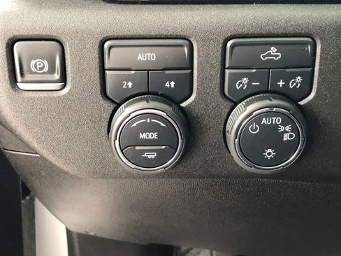 Used 2025 Chevrolet Silverado 1500 LT AWD/4WD image 32