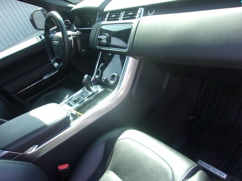 Used 2022 Land Rover Range Rover Sport SVR AWD/4WD image 9