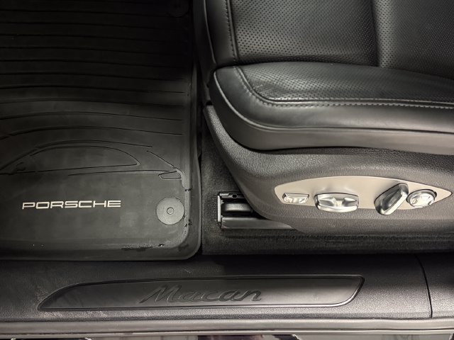 Certified 2026 Porsche Macan AWD/4WD image 29