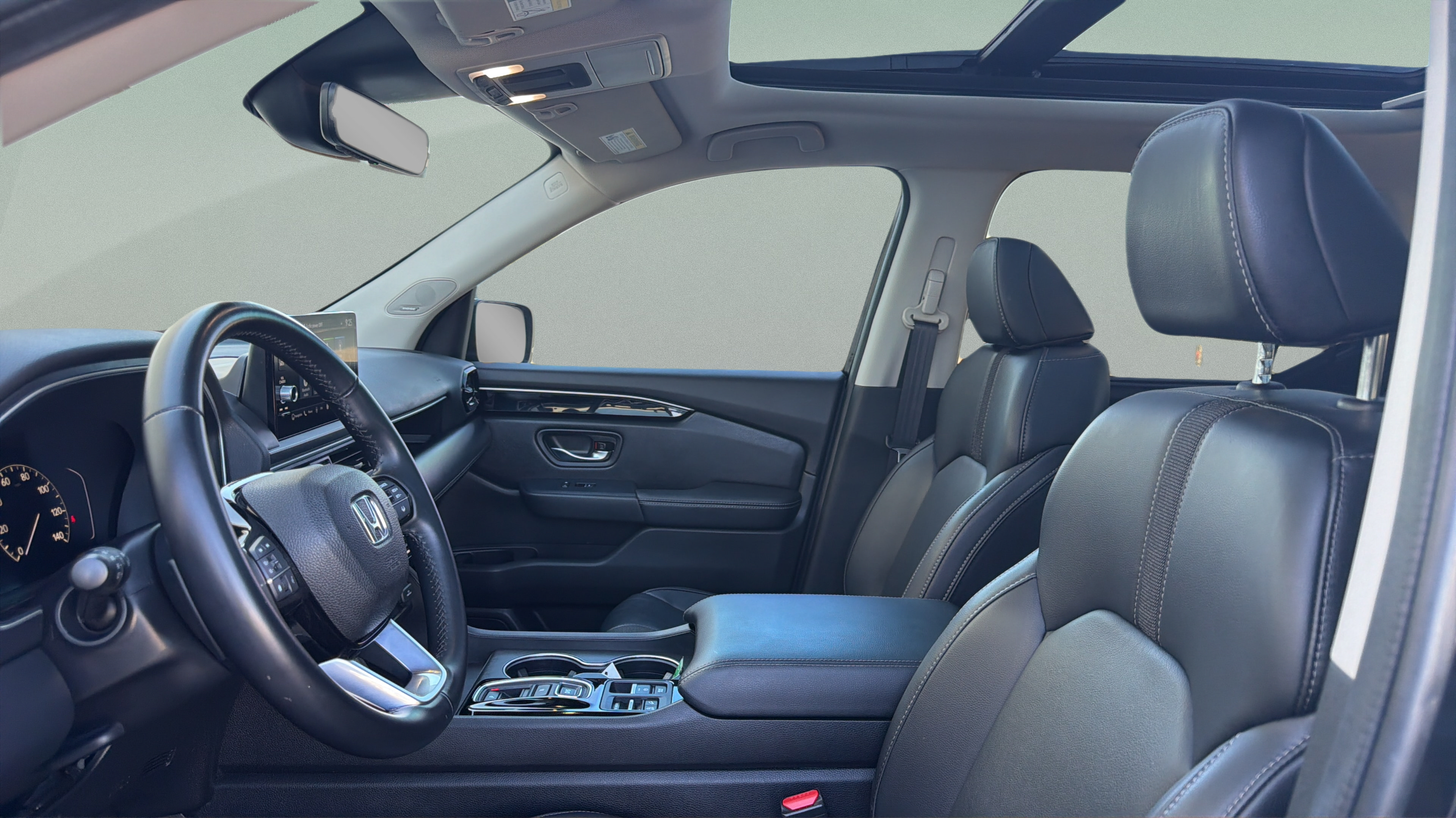 Used 2025 Honda Pilot Touring image 12