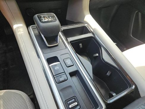 Used 2023 Nissan Pathfinder SL FWD image 18