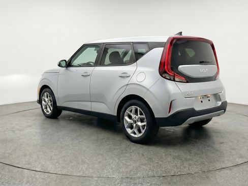 Used 2025 Kia Soul LX w/ LX Technology Package FWD image 6