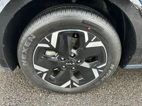 Used 2024 Kia Niro Wind w/ Wind Preserve Package image 9