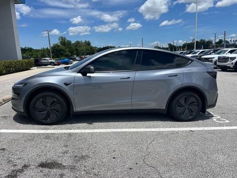 Used 2026 Tesla Model Y AWD image 5