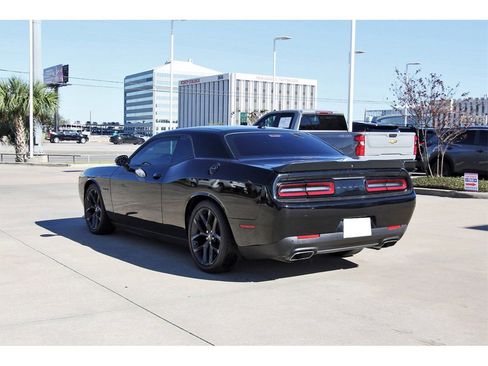 Used 2020 Dodge Challenger R/T w/ Blacktop Package image 4