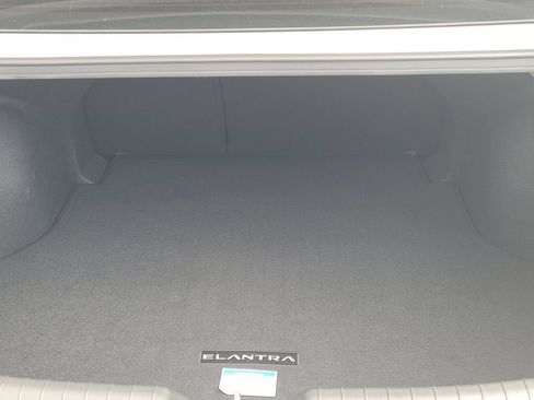 Used 2025 Hyundai Elantra Limited FWD image 9