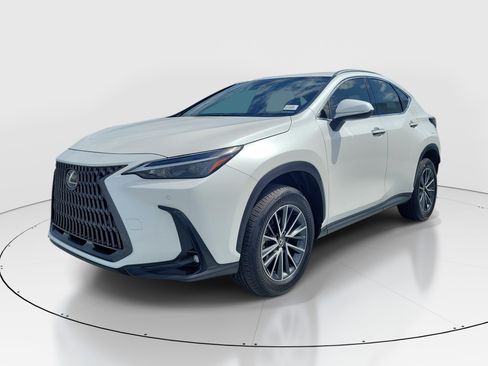 Used 2025 Lexus NX 250 FWD w/ Towing Package (2000 Lbs) image 3