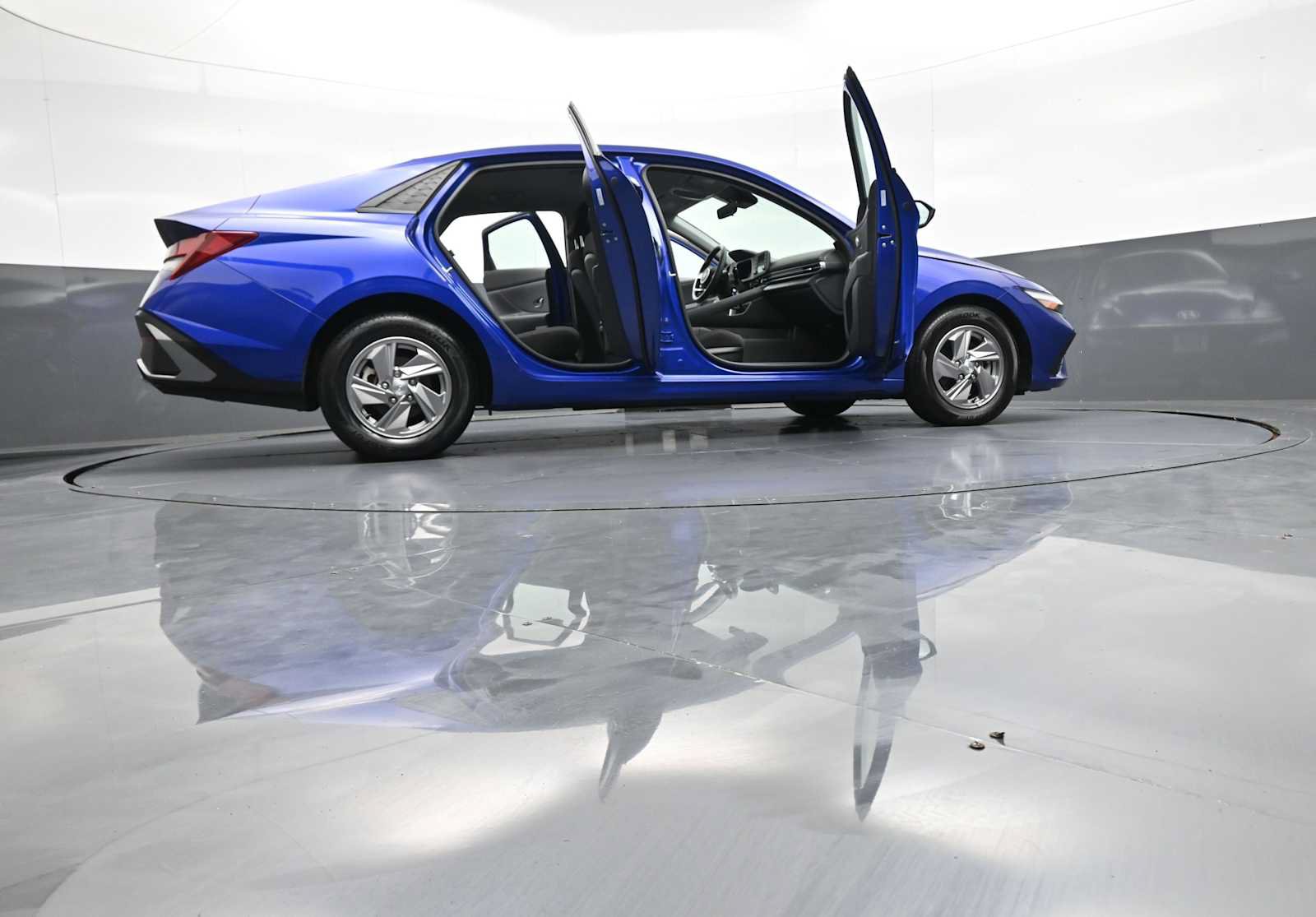 Certified 2025 Hyundai Elantra SE w/ Cargo Package FWD image 46