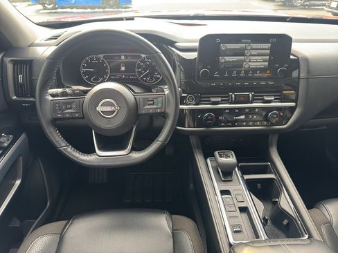 Used 2023 Nissan Pathfinder SL image 10