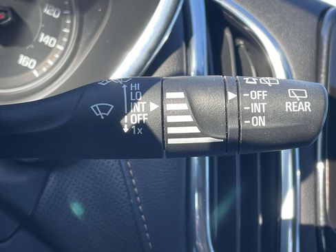 Used 2024 Chevrolet Equinox Premier image 31