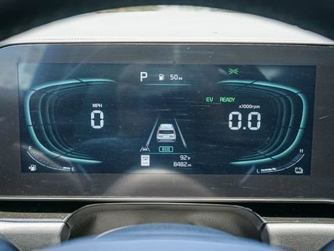 Used 2025 Kia Niro EX FWD image 24