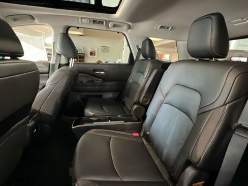 Used 2024 Nissan Pathfinder SL w/ SL Premium Package AWD/4WD image 9