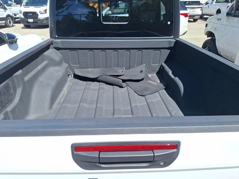 Used 2025 Jeep Gladiator Sport AWD/4WD image 9