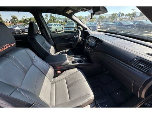 Used 2025 Honda Passport TrailSport image 19