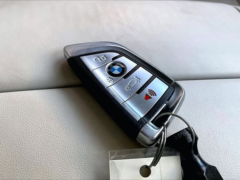 Used 2022 BMW X7 xDrive40i w/ Premium Package image 14