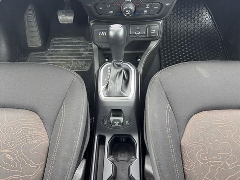 Used 2023 Jeep Renegade Latitude image 16