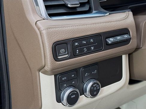 Used 2023 GMC Yukon Denali image 11