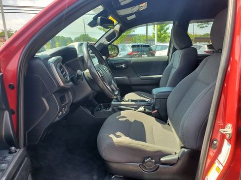 Used 2019 Toyota Tacoma TRD Sport AWD/4WD image 16