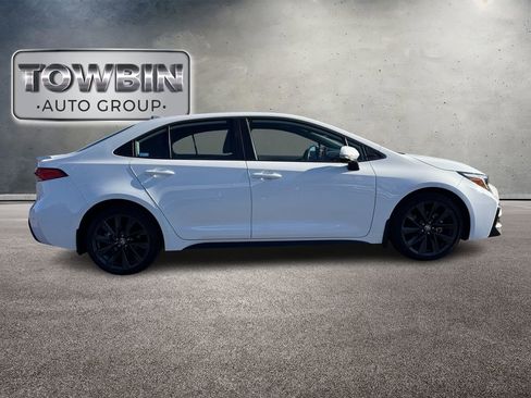 Used 2025 Toyota Corolla SE image 3