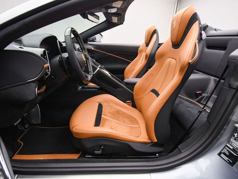 Certified 2025 Ferrari Roma Spider image 18