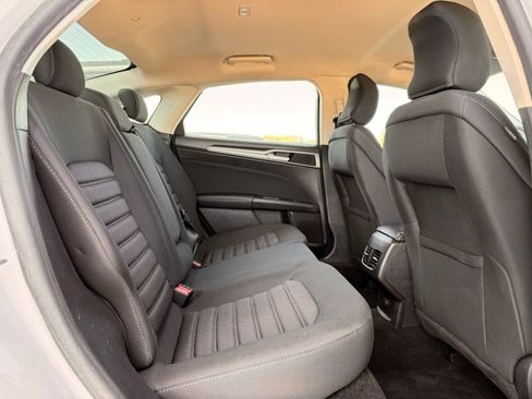 Used 2019 Ford Fusion SE FWD image 16