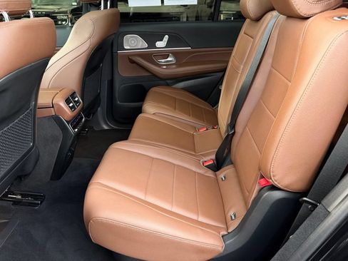 Used 2025 Mercedes-Benz GLS 450 4MATIC image 36