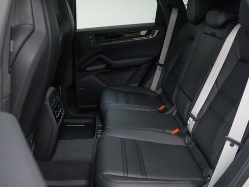 New 2026 Porsche Cayenne GTS image 18