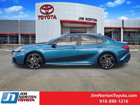 Used 2025 Toyota Camry XSE FWD image 4