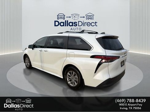 Used 2022 Toyota Sienna XLE image 8