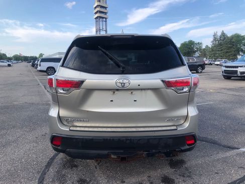 Used 2015 Toyota Highlander XLE AWD/4WD image 4