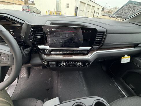 New 2026 GMC Sierra 1500 SLE w/ Max Trailering Package image 22