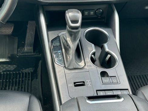 Used 2021 Toyota Highlander XLE FWD image 23