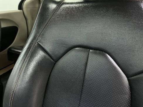 Used 2018 Chrysler Pacifica Touring-L Plus image 17