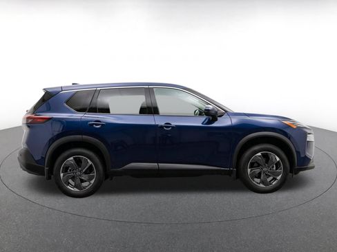 Used 2025 Nissan Rogue SV FWD image 9