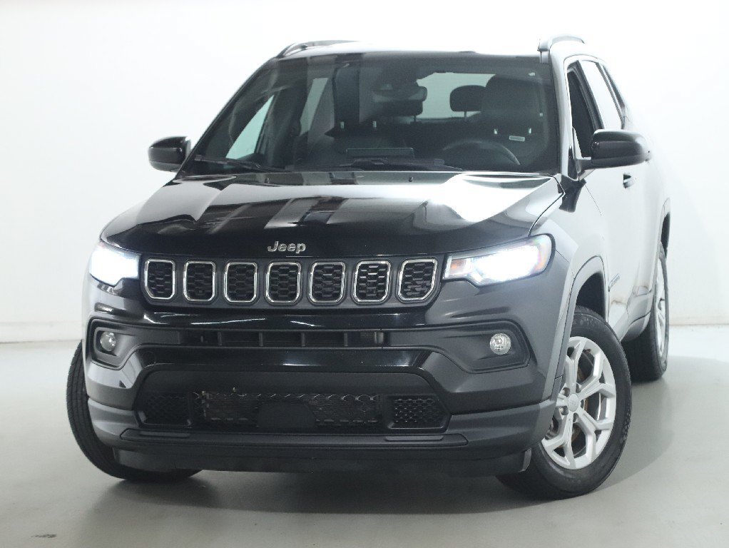 Used 2024 Jeep Compass Latitude AWD/4WD image 4