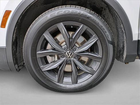 Used 2024 Volkswagen Tiguan SE image 26
