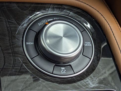 Used 2024 INFINITI QX80 Sensory AWD/4WD image 32
