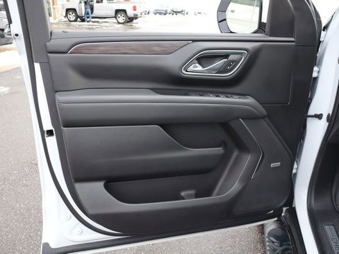 Used 2023 Chevrolet Suburban Z71 w/ Luxury Package image 12