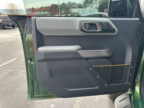 Used 2023 Ford Bronco Badlands image 11