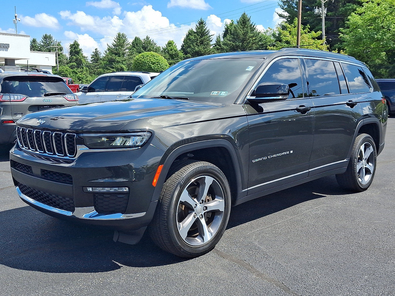 Used 2023 Jeep Grand Cherokee L Limited AWD/4WD image 1