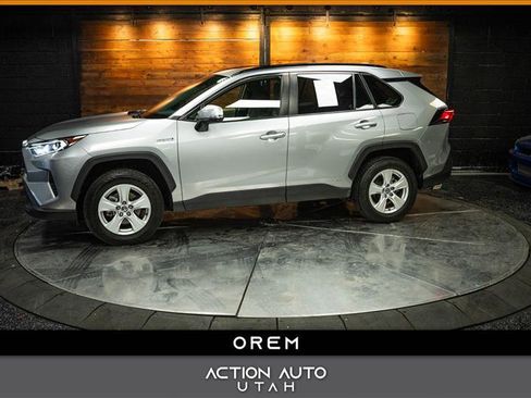 Used 2020 Toyota RAV4 XLE w/ Convenience Package image 1