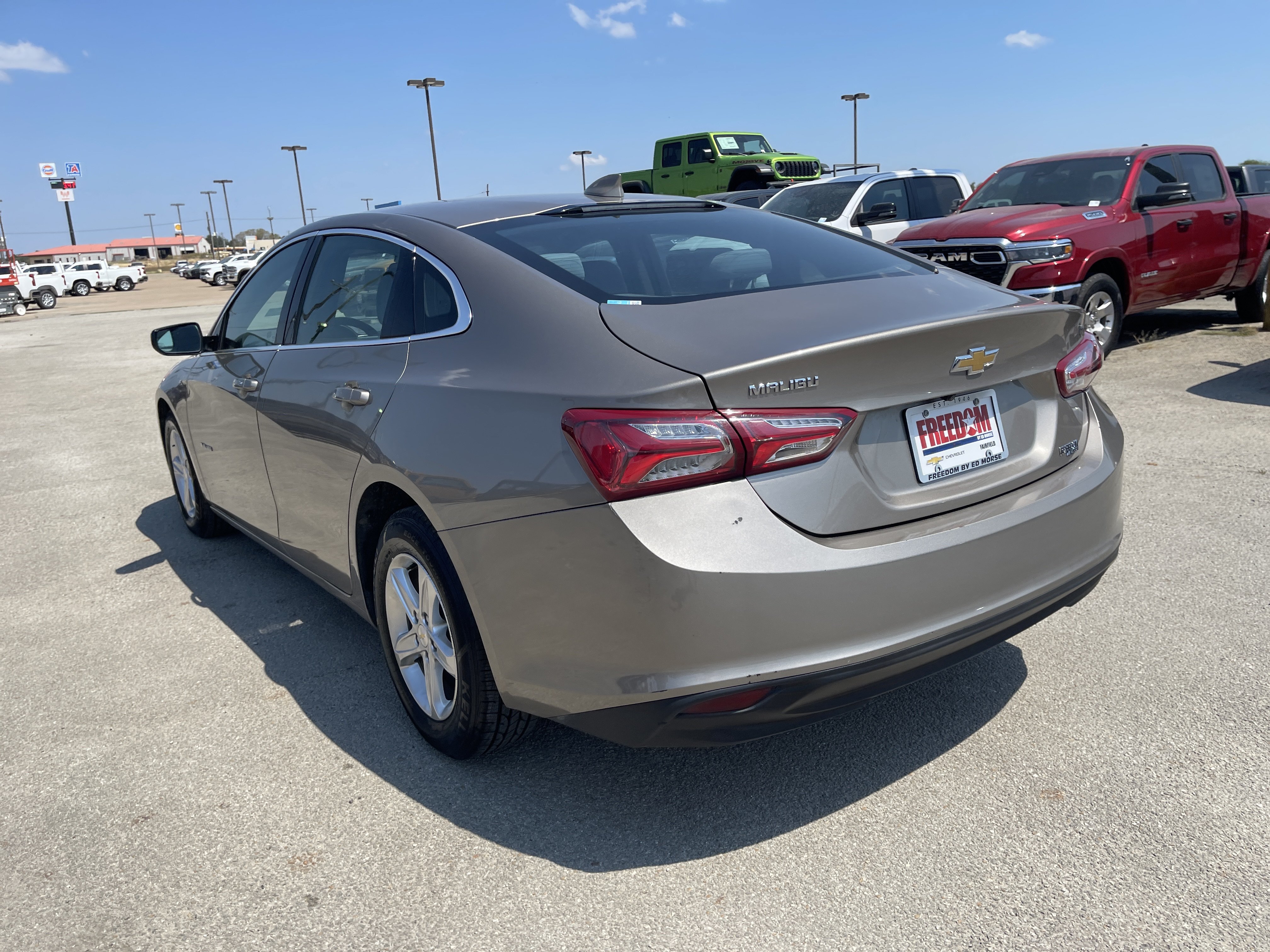 Used 2022 Chevrolet Malibu LT FWD image 4